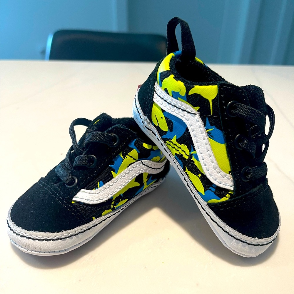Glow on the dark VANS like new!